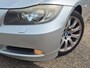 BMW 3-Serie Touring 320i High Executive differentieel hoorbaar