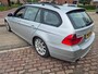 BMW 3-Serie Touring 320i High Executive differentieel hoorbaar
