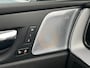 Volvo XC60 2.0 T8 Twin Engine AWD R-Design | Luchtvering | Stoelventilatie | 360 camera | Trekhaak | Bowers & Wilkins | Full option! |