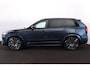 Volvo XC90 T8 Recharge AWD Black Edition Ultra Dark Exec. Ed. - Luchtvering - Panorama/schuifdak - IntelliSafe Assist & Surround - 360º Camera - Bowers & Wilkins audio - Adaptieve LED koplampen - Verwarmde voorstoelen, stuur & achterbank - Parkeersensoren voor & achter - Elektr. bedienb. voorstoelen met geheugen - Head up display - Draadloze tel. lader - Extra getint glas - 22' LMV