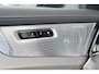 Volvo XC90 T8 Recharge AWD Black Edition Ultra Dark Exec. Ed. - Luchtvering - Panorama/schuifdak - IntelliSafe Assist & Surround - 360º Camera - Bowers & Wilkins audio - Adaptieve LED koplampen - Verwarmde voorstoelen, stuur & achterbank - Parkeersensoren voor & achter - Elektr. bedienb. voorstoelen met geheugen - Head up display - Draadloze tel. lader - Extra getint glas - 22' LMV