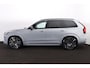 Volvo XC90 T8 Recharge AWD Black Edition Ultra Dark Exec. Ed. - Luchtvering - Panorama/schuifdak - IntelliSafe Assist & Surround - 360º Camera - Bowers & Wilkins audio - Adaptieve LED koplampen - Verwarmde voorstoelen, stuur & achterbank - Parkeersensoren voor & achter - Elektr. bedienb. voorstoelen met geheugen - Head up display - Draadloze tel. lader - Extra getint glas - Inklapbare trekhaak - 22' LMV