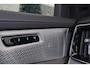 Volvo XC90 T8 Recharge AWD Black Edition Ultra Dark Exec. Ed. - Luchtvering - Panorama/schuifdak - IntelliSafe Assist & Surround - 360º Camera - Bowers & Wilkins audio - Adaptieve LED koplampen - Verwarmde voorstoelen, stuur & achterbank - Parkeersensoren voor & achter - Elektr. bedienb. voorstoelen met geheugen - Head up display - Draadloze tel. lader - Extra getint glas - Inklapbare trekhaak - 22' LMV