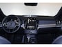 Volvo XC90 T8 Recharge AWD Black Edition Ultra Dark Exec. Ed. - Luchtvering - Panorama/schuifdak - IntelliSafe Assist & Surround - 360º Camera - Bowers & Wilkins audio - Adaptieve LED koplampen - Verwarmde voorstoelen, stuur & achterbank - Parkeersensoren voor & achter - Elektr. bedienb. voorstoelen met geheugen - Head up display - Draadloze tel. lader - Extra getint glas - Inklapbare trekhaak - 22' LMV