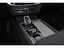 Volvo XC90 T8 Recharge AWD Black Edition Ultra Dark Exec. Ed. - Luchtvering - Panorama/schuifdak - IntelliSafe Assist & Surround - 360º Camera - Bowers & Wilkins audio - Adaptieve LED koplampen - Verwarmde voorstoelen, stuur & achterbank - Parkeersensoren voor & achter - Elektr. bedienb. voorstoelen met geheugen - Head up display - Draadloze tel. lader - Extra getint glas - Inklapbare trekhaak - 22' LMV