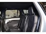 Volvo XC90 T8 Recharge AWD Ultra Dark Exec. Ed. - Luchtvering - Panorama/schuifdak - IntelliSafe Assist & Surround - 360º Camera - Bowers & Wilkins audio - Adaptieve LED koplampen - Verwarmde voorstoelen, stuur & achterbank - Parkeersensoren voor & achter - Elektr. bedienb. voorstoelen met geheugen - Head up display - Draadloze tel. lader - Extra getint glas - Inklapbare trekhaak - 22' LMV