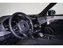 Volvo XC90 T8 Recharge AWD Ultra Dark Exec. Ed. - Luchtvering - Panorama/schuifdak - IntelliSafe Assist & Surround - 360º Camera - Bowers & Wilkins audio - Adaptieve LED koplampen - Verwarmde voorstoelen, stuur & achterbank - Parkeersensoren voor & achter - Elektr. bedienb. voorstoelen met geheugen - Head up display - Draadloze tel. lader - Extra getint glas - Inklapbare trekhaak - 22' LMV