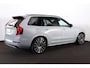 Volvo XC90 T8 Recharge AWD Ultra Dark Exec. Ed. - Luchtvering - Panorama/schuifdak - IntelliSafe Assist & Surround - 360º Camera - Bowers & Wilkins audio - Adaptieve LED koplampen - Verwarmde voorstoelen, stuur & achterbank - Parkeersensoren voor & achter - Elektr. bedienb. voorstoelen met geheugen - Head up display - Draadloze tel. lader - Extra getint glas - Inklapbare trekhaak - 22' LMV