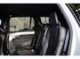 Volvo XC90 T8 Recharge AWD Ultra Dark Exec. Ed. - Luchtvering - Panorama/schuifdak - IntelliSafe Assist & Surround - 360º Camera - Bowers & Wilkins audio - Adaptieve LED koplampen - Verwarmde voorstoelen, stuur & achterbank - Parkeersensoren voor & achter - Elektr. bedienb. voorstoelen met geheugen - Head up display - Draadloze tel. lader - Extra getint glas - Inklapbare trekhaak - 22' LMV