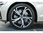 Volvo V60 T8 Automaat Plug-in hybrid AWD Plus Dark | Semi-Electrische Wegklapbare Trekhaak | Harman Kardon Premium Audio | 360° Parkeercamera | Parkeersensoren voor + achter | Stoelverwarming | Panoramadak | Head-Up Display .