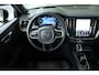 Volvo V60 T8 Automaat Plug-in hybrid AWD Plus Dark | Semi-Electrische Wegklapbare Trekhaak | Harman Kardon Premium Audio | 360° Parkeercamera | Parkeersensoren voor + achter | Stoelverwarming | Panoramadak | Head-Up Display .