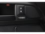 Land Rover Defender OCTA 4.4 P635 Octa | Treeplanken | Trekhaak | Luchtvering | ClearSight | Meridian Surround | Head-Up | Panoramadak