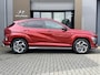 Hyundai Kona 1.6 GDI HEV N Line Sky / Trekhaak 1.300 KG / Schuif- & Kanteldak / BOSE Audio / 360 Camera / Memory Seat / Elek. Bedienbare Voorstoelen / Stoelverwarming Voor + Achter / Stoelverkoeling / Elek. Achterklep /