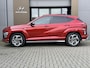 Hyundai Kona 1.6 GDI HEV N Line Sky / Trekhaak 1.300 KG / Schuif- & Kanteldak / BOSE Audio / 360 Camera / Memory Seat / Elek. Bedienbare Voorstoelen / Stoelverwarming Voor + Achter / Stoelverkoeling / Elek. Achterklep /