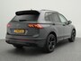 Volkswagen Tiguan R-Line 1.5 TSI 150 PK DSG | LED Matrix IQ | Black Style | Keyless | Trekhaak | Achteruitrijcamera | Navigatie |