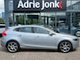 Volvo V40 1.6 T2 Momentum | TREKHAAK | STOELVERWARMING | ACHTERUITRIJCAMERA | NAVIGATIE | CRUISE CONTROL | 1E EIGENAAR | NED AUTO |