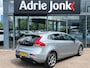 Volvo V40 1.6 T2 Momentum | TREKHAAK | STOELVERWARMING | ACHTERUITRIJCAMERA | NAVIGATIE | CRUISE CONTROL | 1E EIGENAAR | NED AUTO |