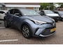 Toyota C-HR / C-HR+ 2.0 HYBRID STYLE STOEL\STUUR&WISSERVERW. KEYLESS DODEHOEKDETECTIE LED APPLE/ANDRIOD 18"LM-VELGEN AD-CRUISE