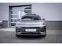 Volkswagen T-Roc 1.5 eTsi R-Line First Edition | Achteruitrijcamera | Elektrisch glazen panorama-dak | Lichtmetalen velgen 20"