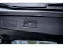 Volkswagen T-Roc 1.5 eTsi R-Line First Edition | Achteruitrijcamera | Elektrisch glazen panorama-dak | Lichtmetalen velgen 20"