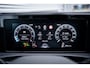 Volkswagen T-Roc 1.5 eTsi R-Line First Edition | Achteruitrijcamera | Elektrisch glazen panorama-dak | Lichtmetalen velgen 20"