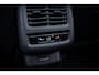 Volkswagen T-Roc 1.5 eTsi R-Line First Edition | Achteruitrijcamera | Elektrisch glazen panorama-dak | Lichtmetalen velgen 20"