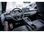 Volkswagen T-Roc 1.5 eTsi R-Line First Edition | Achteruitrijcamera | Elektrisch glazen panorama-dak | Lichtmetalen velgen 20"