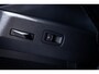 Volkswagen T-Roc 1.5 eTsi R-Line First Edition | Achteruitrijcamera | Elektrisch glazen panorama-dak | Lichtmetalen velgen 20"