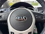 Kia Venga 1.6 CVVT Super Pack van 1ste Eig in automaat en elec panoramadak en navigatie en bluetooth en airco