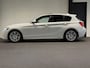 BMW 1-Serie 118i High Executive (PANO, LED, STOELVERWARMING, GROOT NAVI, PARKEERSENSOREN)