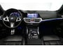 BMW 4-Serie Cabrio M440i xDrive High Executive / Air Collar (nekverwarming / BMW Laserlight / Elektr. verstelbare voorstoelen (links met memory) / Harman Kardon Surround Sound / Stoelverwarming / 20" / Rondomzichtcamera / HUD / Apple Carplay - Android Auto / Adaptief M onderstel / Elektr. wegklapbare trekhaak / Leder interieur / Dodehoekdetectie / Achteruitrijcamera