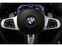 BMW 4-Serie Cabrio M440i xDrive High Executive / Air Collar (nekverwarming / BMW Laserlight / Elektr. verstelbare voorstoelen (links met memory) / Harman Kardon Surround Sound / Stoelverwarming / 20" / Rondomzichtcamera / HUD / Apple Carplay - Android Auto / Adaptief M onderstel / Elektr. wegklapbare trekhaak / Leder interieur / Dodehoekdetectie / Achteruitrijcamera