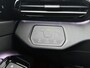 Volkswagen ID.4 Pro Limited Edition 77 kWh 286 PK | Trekhaak | Apple Carplay | Stoelverwarming | Android Auto | Keyless acces | Dodehoeksensoren | Camera | Ruiten getint | Navigatie | 19" Lichtmetalen velgen | Parkeersensoren | Adaptieve cruise control |