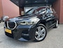 BMW X1 xDrive25e Executive M-Sport SOH 100% // FULL LED // NAVI // SPORTSTOELEN + STOELVERWARMING // PDC // ELEK. KOFFERKLEP