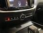 Volvo V60 2.0 B3 Sport 163Pk Automaat (APPLE CARPLAY, GROOT NAVI, CAMERA, GETINT GLAS, KEYLESS, SPORTSTOELEN, ELEK ACHTERKLEP, NIEUWE APK, NIEUWSTAAT)