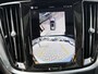 Volvo V60 2.0 T6 Plug-in hybrid AWD Ultra Dark | Google | Long Range | Schuif-/Kanteldak | Adaptieve Cruise Control | DAB | Head-Up Display | Camera | Stoelverwarming Voor + Achter | Harman Kardon Audio | Getint Glas | Zitverlenging | Elek. Stoelen | Memory | 19" LM