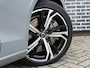 Volvo V60 2.0 T6 Plug-in hybrid AWD Ultra Dark | Google | Long Range | Schuif-/Kanteldak | Adaptieve Cruise Control | DAB | Head-Up Display | Camera | Stoelverwarming Voor + Achter | Harman Kardon Audio | Getint Glas | Zitverlenging | Elek. Stoelen | Memory | 19" LM