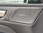 Volvo V60 2.0 T6 Plug-in hybrid AWD Ultra Dark | Google | Long Range | Schuif-/Kanteldak | Adaptieve Cruise Control | DAB | Head-Up Display | Camera | Stoelverwarming Voor + Achter | Harman Kardon Audio | Getint Glas | Zitverlenging | Elek. Stoelen | Memory | 19" LM