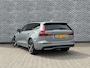 Volvo V60 2.0 T6 Plug-in hybrid AWD Ultra Dark | Google | Long Range | Schuif-/Kanteldak | Adaptieve Cruise Control | DAB | Head-Up Display | Camera | Stoelverwarming Voor + Achter | Harman Kardon Audio | Getint Glas | Zitverlenging | Elek. Stoelen | Memory | 19" LM