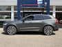 Volvo XC60 2.0 Recharge T6 AWD R-Design / Automaat / NL-Auto / Styling-Pack / 22'' LMV / Dealer-Onderhouden / ERAD reeds vervangen / Pilot-Assist / Open-Panodak / Elektr.-Uitklapbare Trekhaak / Stoel-/Stuurverwarming / Adaptieve Cruise-Control Stop&Go / Climate-Control / Keyless / LED / Dodehoek-Detectie / Apple-Carplay & Android-Auto / Elektr.-Stoelen met Geheugen / DAB Radio-Bluetooth / Navi / Elektr.-Achterklep / Standkachel / PDC V+A / Camera / ENZ.