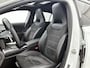 Mercedes-Benz A-klasse 180 AMG Nightpakket | Panoramadak | Sfeerverlichting | CarPlay | Augmented Reality | Parkeerpakket met Camera |. Inclusief 24 maanden Mercedes-Benz Certified garantie voor Europa.