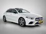 Mercedes-Benz A-klasse 180 AMG Nightpakket | Panoramadak | Sfeerverlichting | CarPlay | Augmented Reality | Parkeerpakket met Camera |. Inclusief 24 maanden Mercedes-Benz Certified garantie voor Europa.