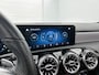 Mercedes-Benz A-klasse 180 AMG Nightpakket | Panoramadak | Sfeerverlichting | CarPlay | Augmented Reality | Parkeerpakket met Camera |. Inclusief 24 maanden Mercedes-Benz Certified garantie voor Europa.