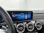 Mercedes-Benz A-klasse 180 AMG Nightpakket | Panoramadak | Sfeerverlichting | CarPlay | Augmented Reality | Parkeerpakket met Camera |. Inclusief 24 maanden Mercedes-Benz Certified garantie voor Europa.