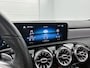 Mercedes-Benz A-klasse 180 AMG Nightpakket | Panoramadak | Sfeerverlichting | CarPlay | Augmented Reality | Parkeerpakket met Camera |. Inclusief 24 maanden Mercedes-Benz Certified garantie voor Europa.