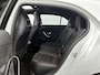 Mercedes-Benz A-klasse 180 AMG Nightpakket | Panoramadak | Sfeerverlichting | CarPlay | Augmented Reality | Parkeerpakket met Camera |. Inclusief 24 maanden Mercedes-Benz Certified garantie voor Europa.