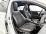 Mercedes-Benz A-klasse 180 AMG Nightpakket | Panoramadak | Sfeerverlichting | CarPlay | Augmented Reality | Parkeerpakket met Camera |. Inclusief 24 maanden Mercedes-Benz Certified garantie voor Europa.