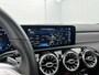 Mercedes-Benz A-klasse 180 AMG Nightpakket | Panoramadak | Sfeerverlichting | CarPlay | Augmented Reality | Parkeerpakket met Camera |. Inclusief 24 maanden Mercedes-Benz Certified garantie voor Europa.
