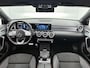 Mercedes-Benz A-klasse 180 AMG Nightpakket | Panoramadak | Sfeerverlichting | CarPlay | Augmented Reality | Parkeerpakket met Camera |. Inclusief 24 maanden Mercedes-Benz Certified garantie voor Europa.