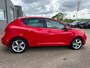 SEAT Ibiza SC 1.0 EcoTSI FR met deukje in de motorkap en parkeersensoren en navigatie en bluetooth telefoon